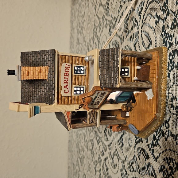 Lemax Caribou Hotel Saloon Lighted Building Village Collection - Picture 2 of 11